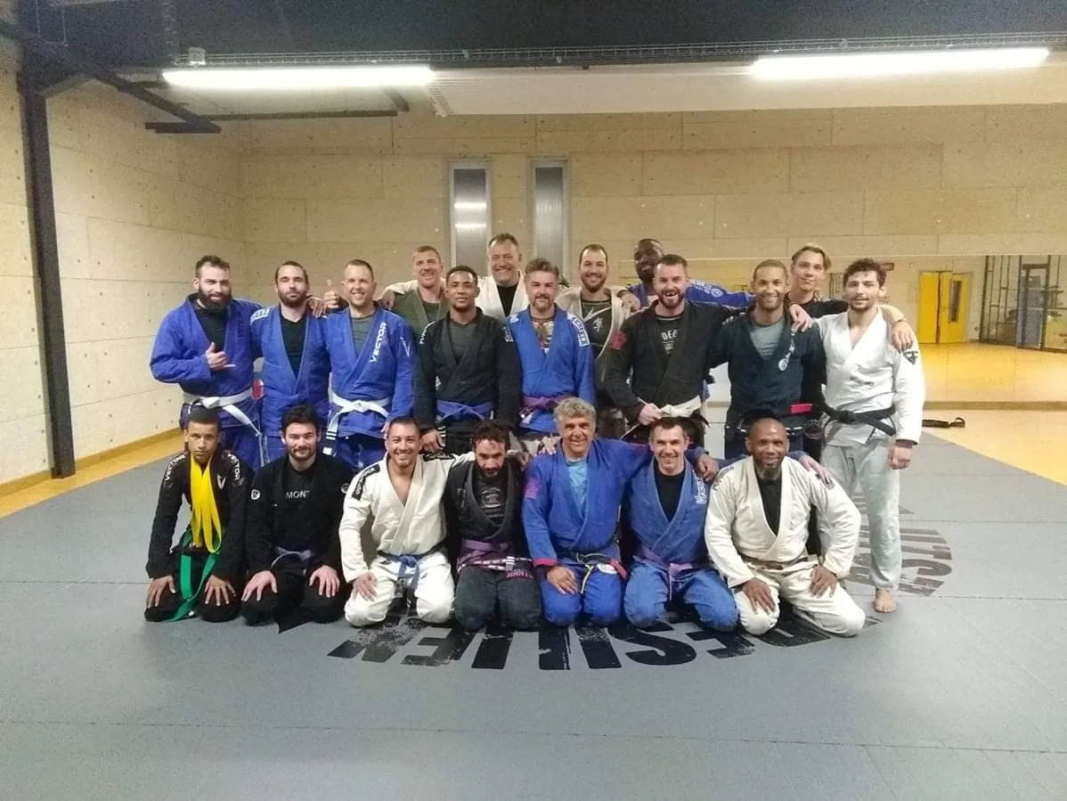 Photo de groupe au dojo de Saint-Clément