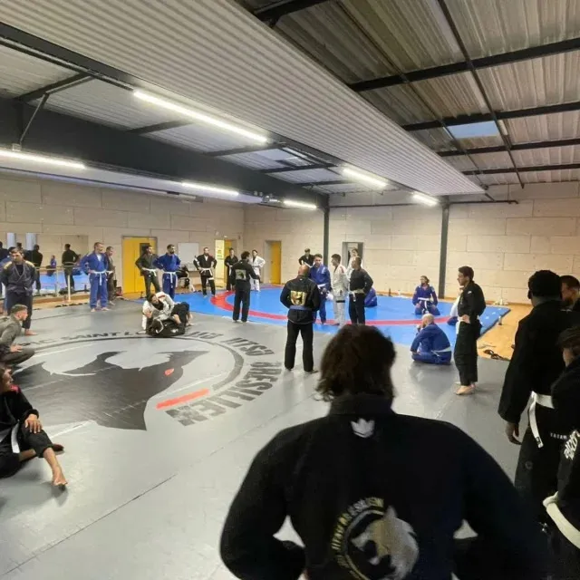 Un tatami bien rempli et un salut qui s’allonge