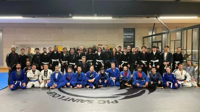 Visite de Julien Castanier, remise d’une ceinture marron